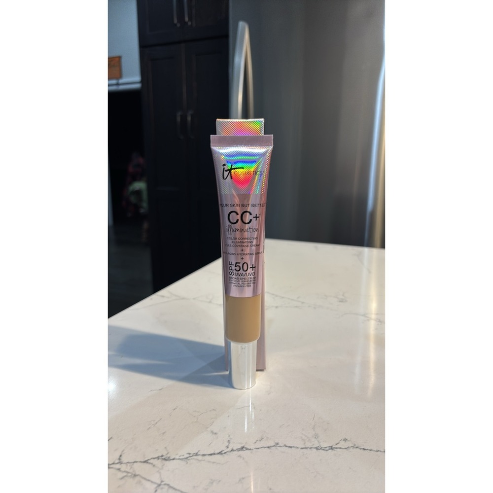 IT Cosmetics CC+ Illumination SPF 50+ NIB SEALED MEDIUM